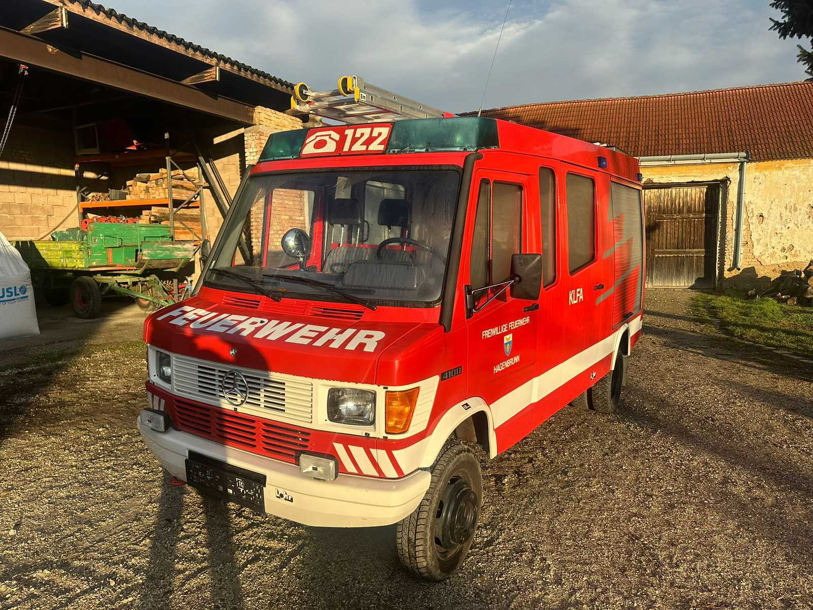 Mercedes 410D/33 Fire Truck