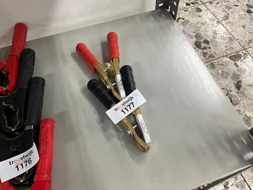 Clamping il cavo della batteria