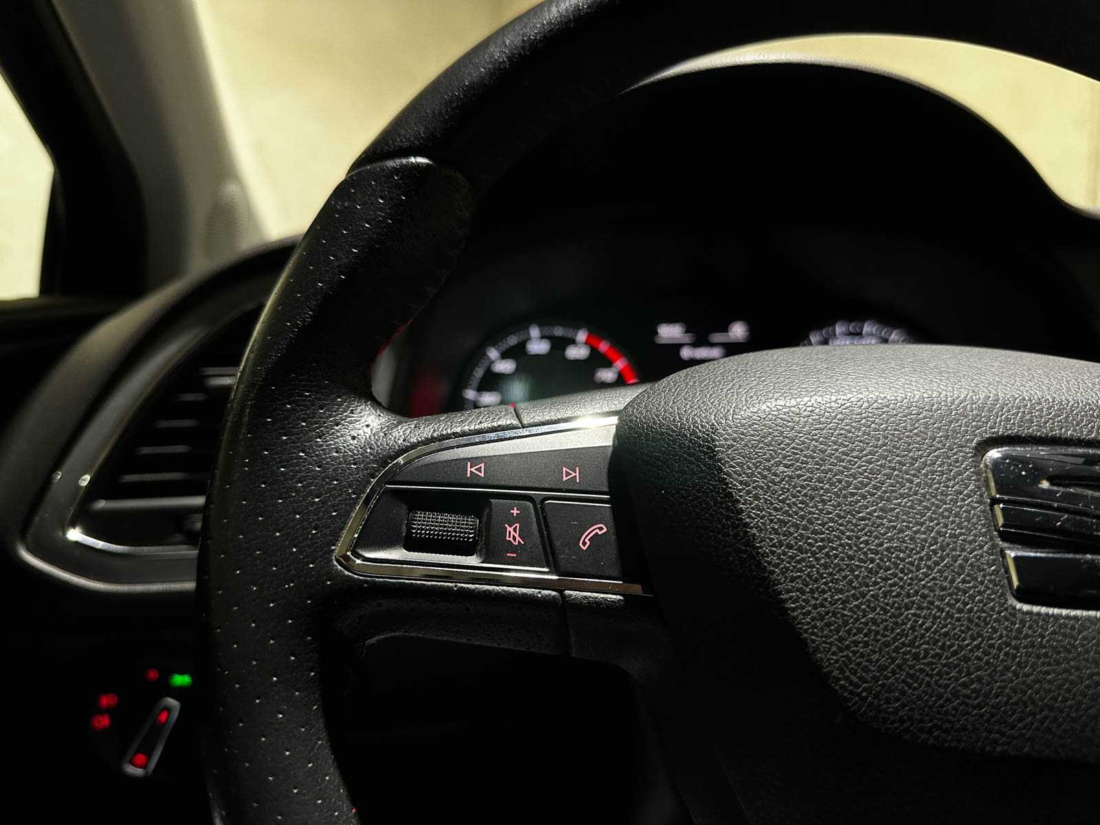 SEAT Leon 1.4 TSI Style 121pk 2013, N-494-VV