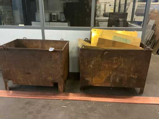 Batch of yellow and red copper