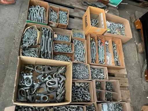 Grande quantité de tiges de direction et de fixations