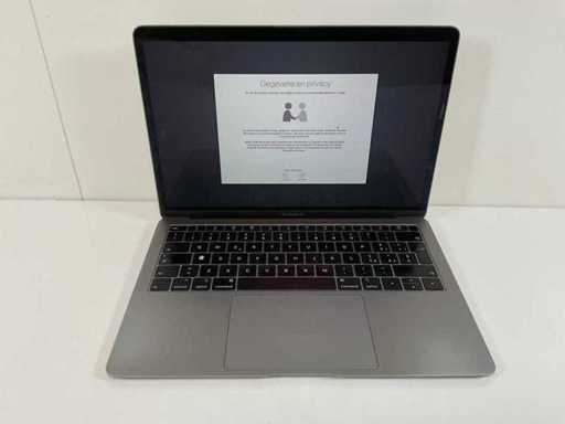 Apple MacBook Air 13.3", Core(TM) i5 8th Gen, 16 GB RAM, 251 GB NVMe Laptop