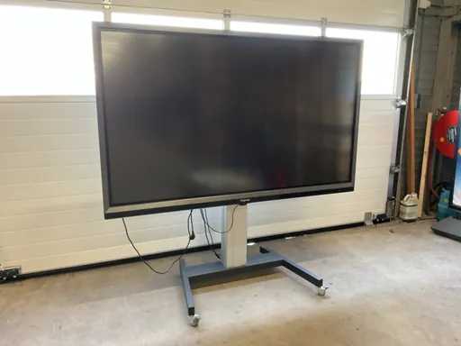 Ekran wielodotykowy Prowise Pro Line Ultra-HD 84" na stojaku elektrycznym