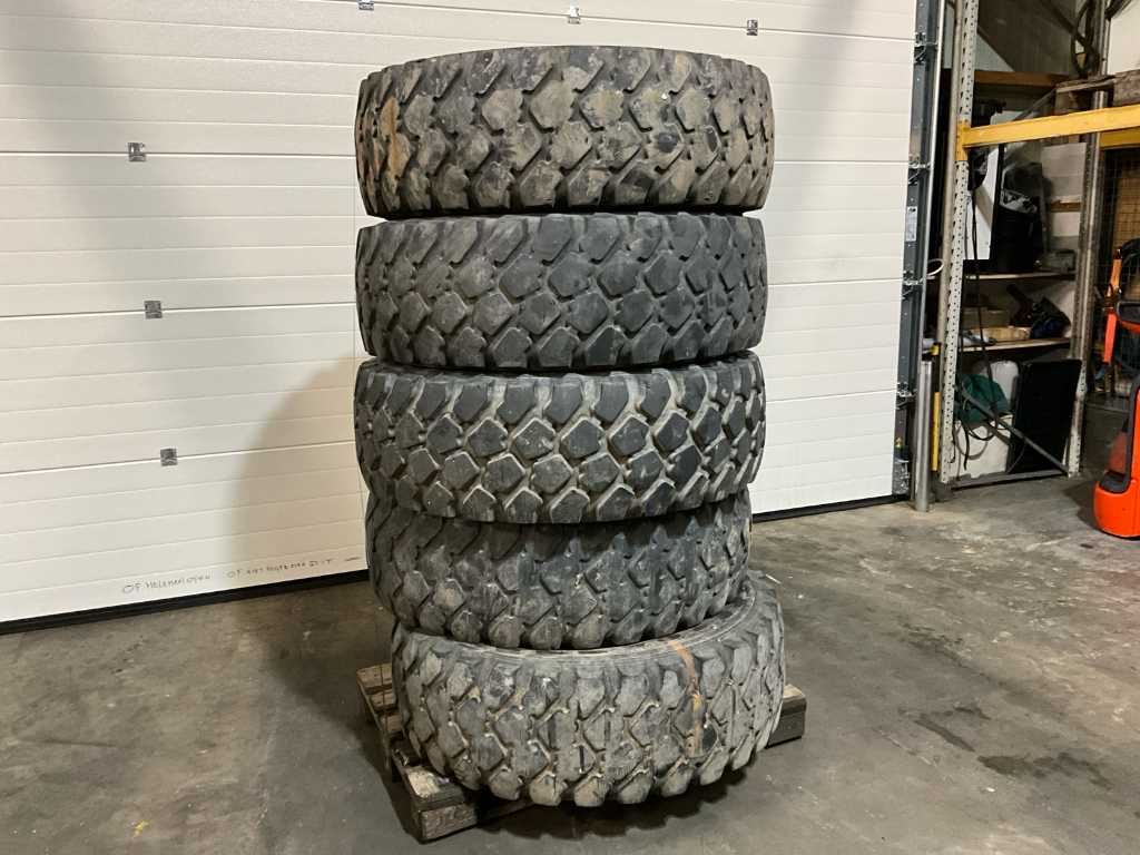 Michelin Tire, wheel and rim (5x)