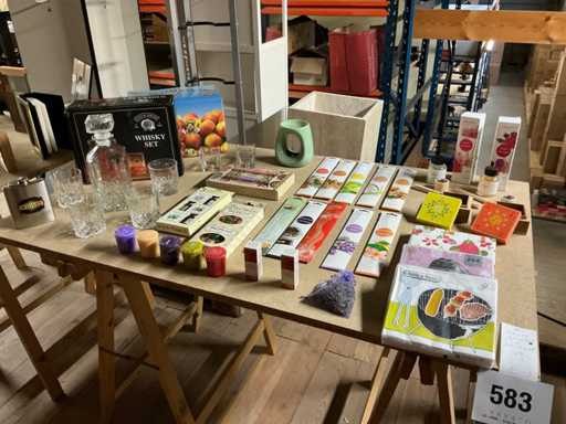 Pajoma Geuren, kaarsen en whiskyset