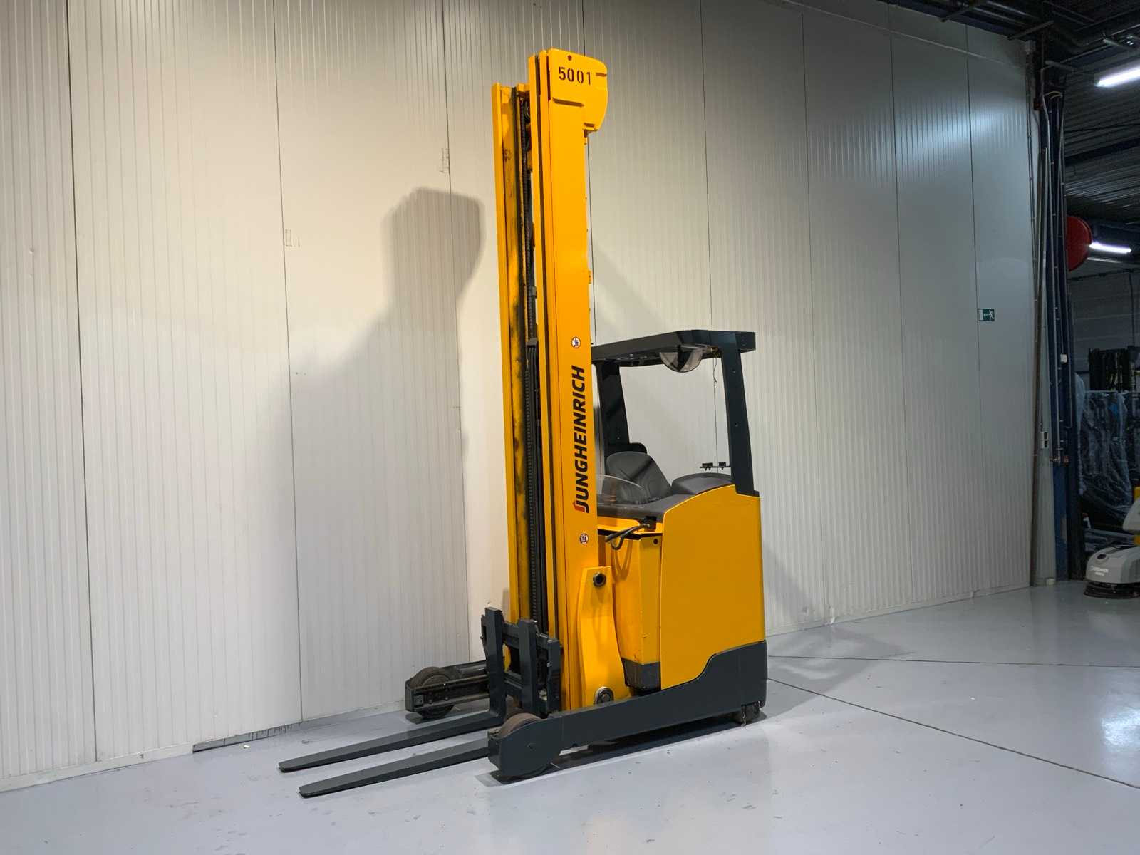 Jungheinrich ETV 216 Reach truck Triplex – SideShift – Freelift