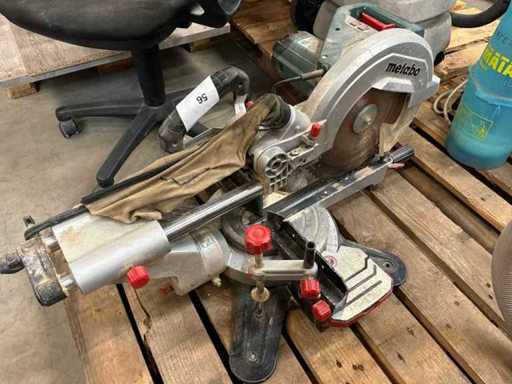 Machine à scie circulaire à coupe croisée Metabo KGS 305 M