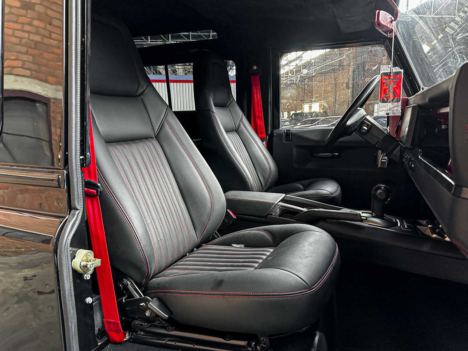 Land Rover Defender 90 V8 LS3-Motor 430pk 1996