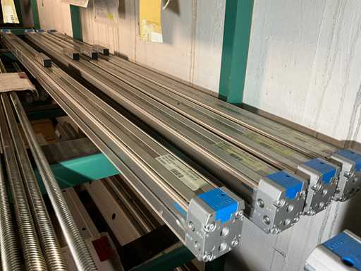 Ghidaj pneumatic liniar