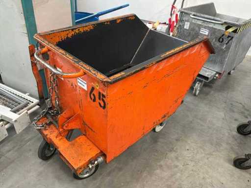 Recipiente care răsturnă chipsuri 2001