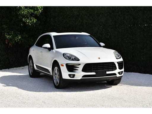 #{CategorySingular_f0091725-4cfa-411f-9162-22278111a313} - 2015 Porsche Macan S 3.0L Twin Turbo V6