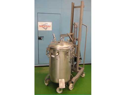 Rezervor presurizabil cu o singură jachet