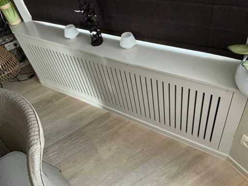 Armadio di stoccaggio per radiatore