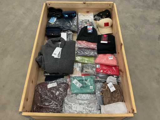 Partij kleding en accessoires