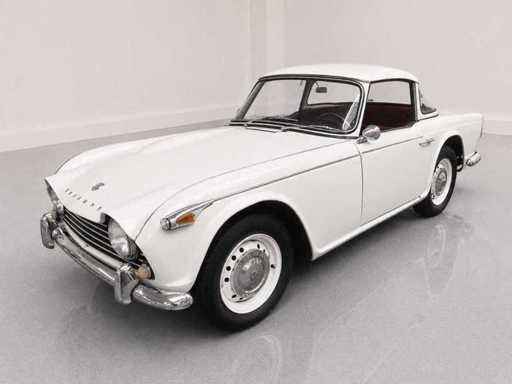 Toupie Surrey Triumph TR4A 1967 | Voiture de sport classique britannique