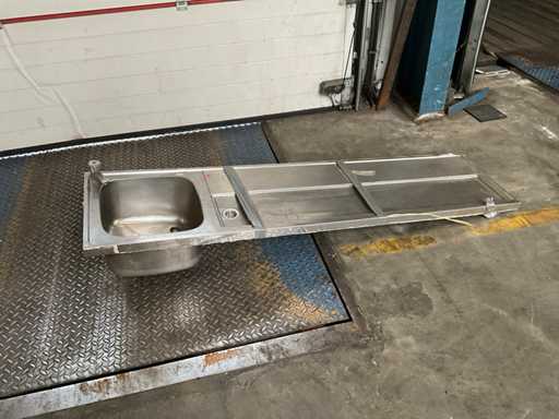 Stainless steel sink