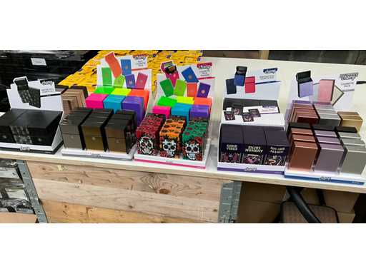 Champ Divers étuis à cigarettes exposés (105x)