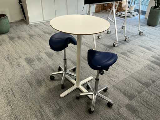 Werktafel met zadelkruk