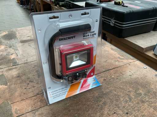 Skilcraft Lampe de sol à LED