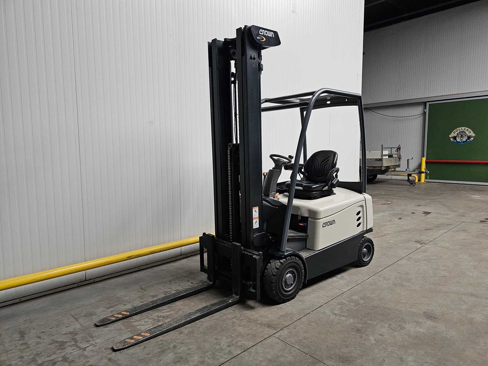 2018 Crown SCT6040-1.6 Forklift