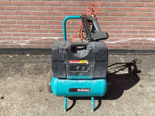 Spr??arka powietrza Makita AC 2020 240