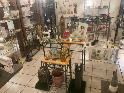 Divers objets décoratifs et cadeaux - 3 montants droits inclus