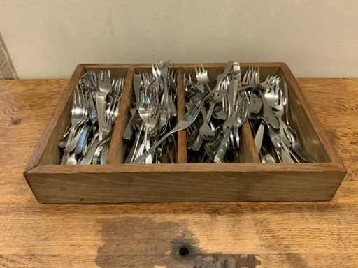 Taca na sztu?ce z zawarto?ci?