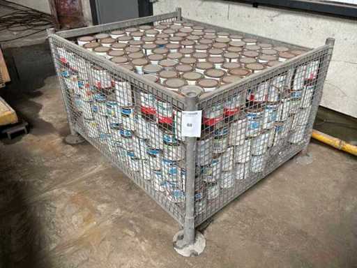 Loté de peinture et vernis