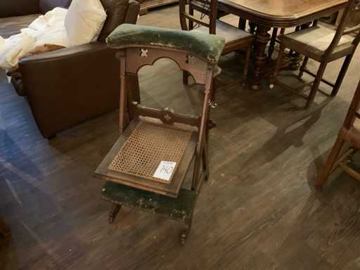 Sedia antica per preghiera