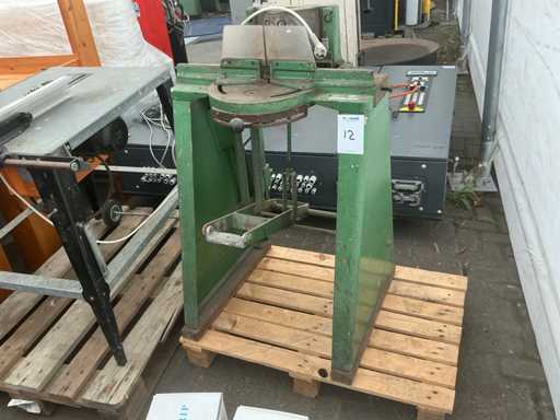 Autres machines à travailler la tôle