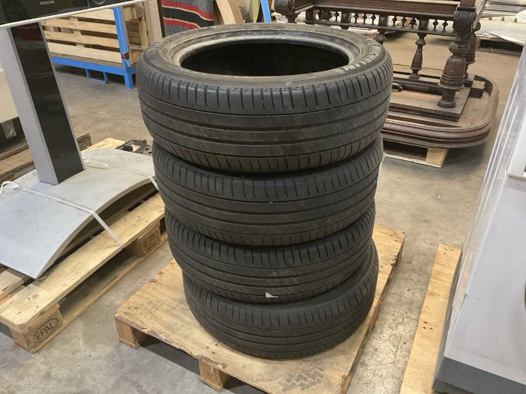 Michelin 205/55R17 95V Car Tire (4x)