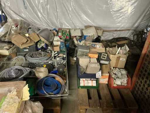 Batch of various installation material and lighting