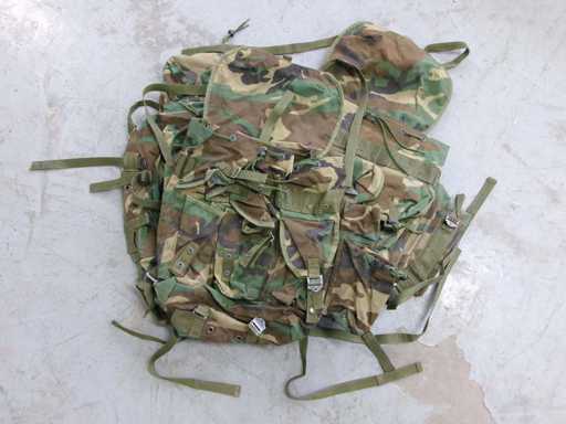 Türk. Rucksack, Alice Pack, woodland, defekt (R16) (12x)