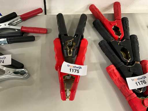 Clamping il cavo della batteria