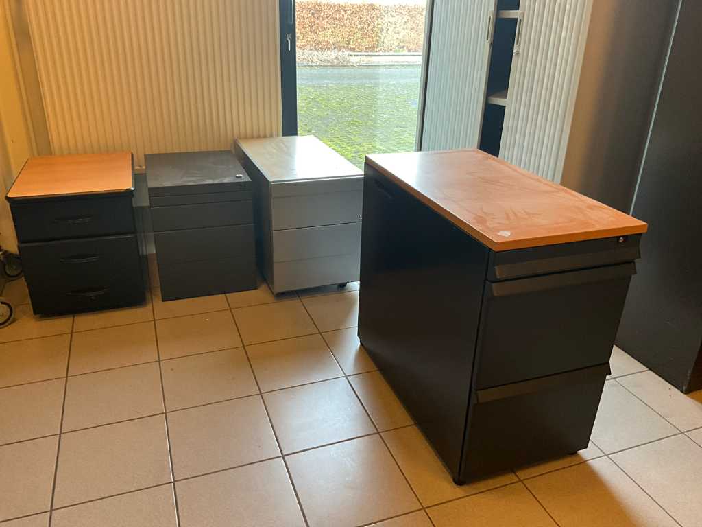 4 various drawer units wed 1x AHREND and 1x GISPEN