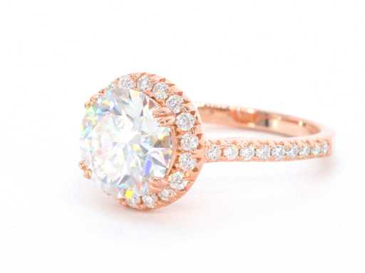 Entourage ring with brilliants