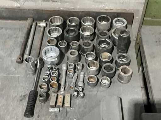 Partia różnych kapsli (53x)