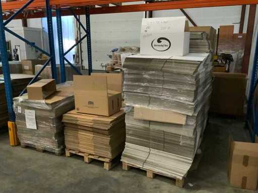 Kartonowe składane pudełko (673x)