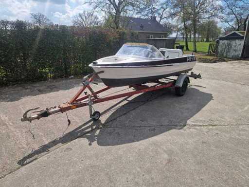 Bateau rapide avec remorque