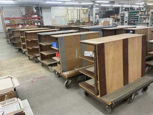 Chariots de manutention de matériel sur lots (8x)