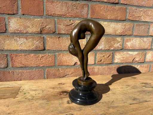 Sculptuur vrouw brons