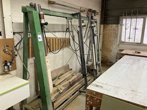 Stromab-Verriegelungsbank