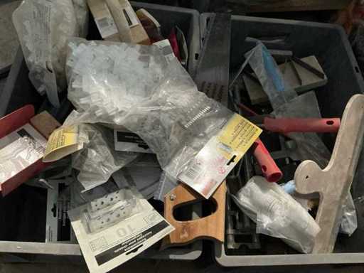 Unelte manuale în loturi