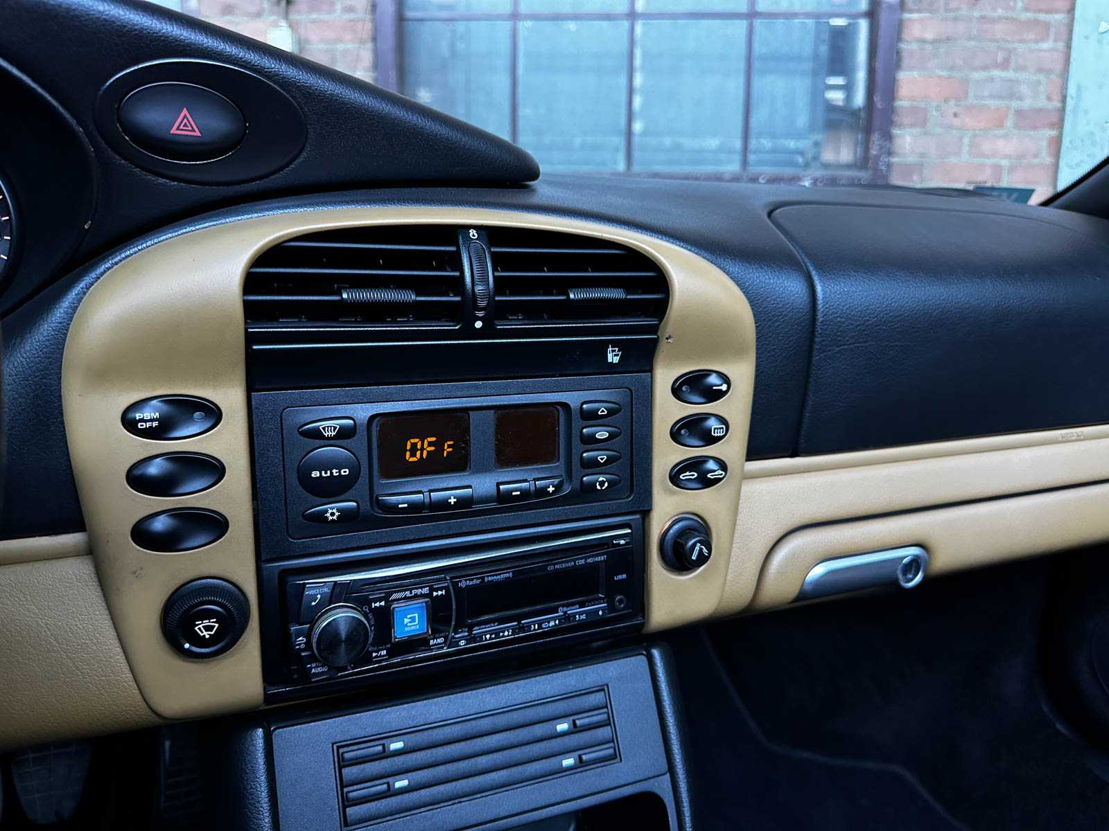 Porsche 911 Carrera Cabriolet 3.6 996 320pk 2004 HANDGESCHAKELD -Youngtimer-