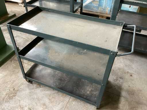 Carrello a ripiani con ruote