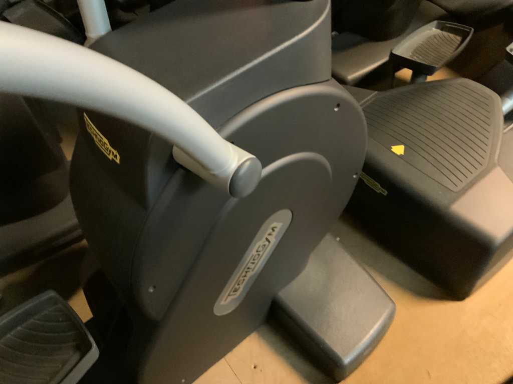 technogym excite 500 led crossover elliptical cross trainer