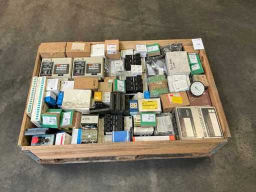 Batch of industrial electrical components