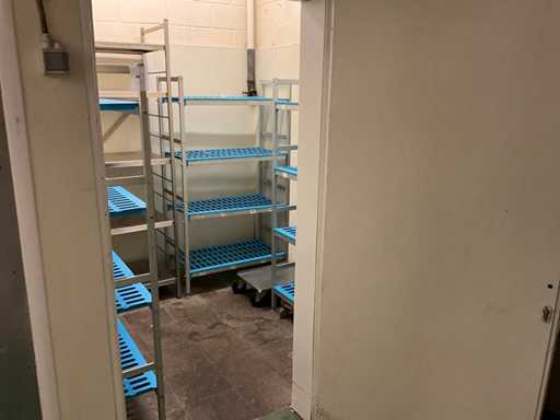 Vari scaffali per celle frigorifere (4x)