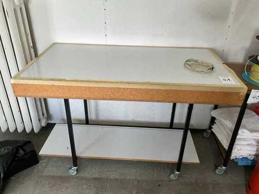 Table à plan avec éclairage