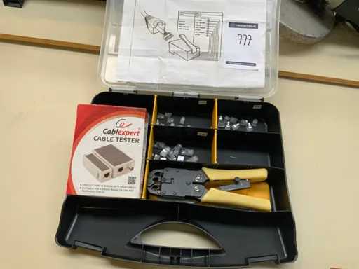 Carcasă de sortiment UTP cu clești și tester